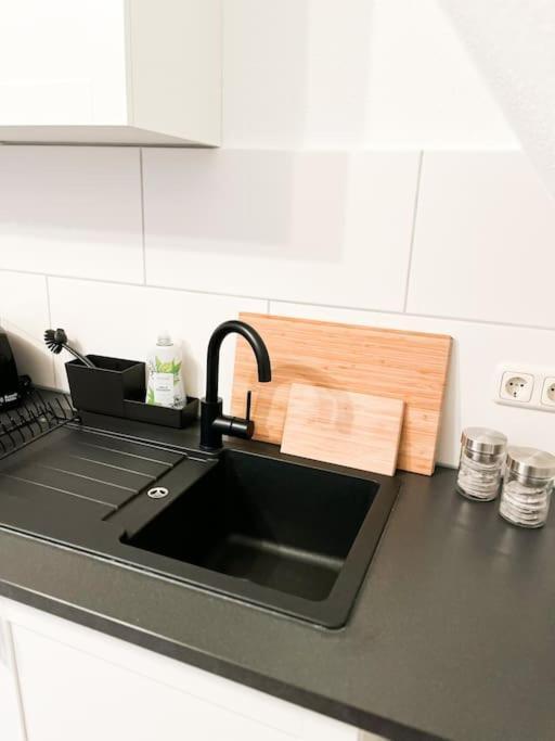 Modernes Apartment Mit Balkon Free Parking Netflix Celle Eksteriør bilde
