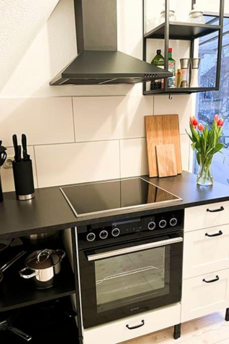 Modernes Apartment Mit Balkon Free Parking Netflix Celle Eksteriør bilde
